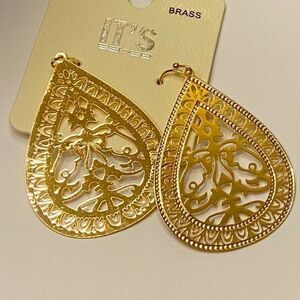 Costume Gold Chandelier Earrings. NWT‎